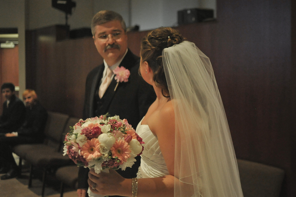 https://rockfordweddingphotographer.com/