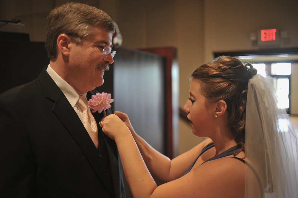 https://rockfordweddingphotographer.com/