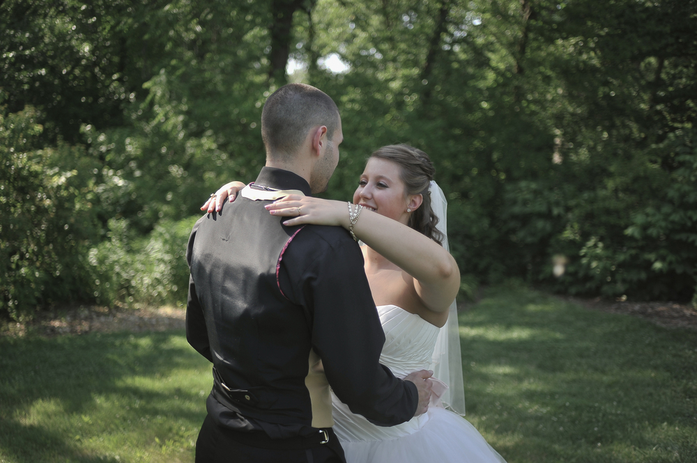 https://rockfordweddingphotographer.com/