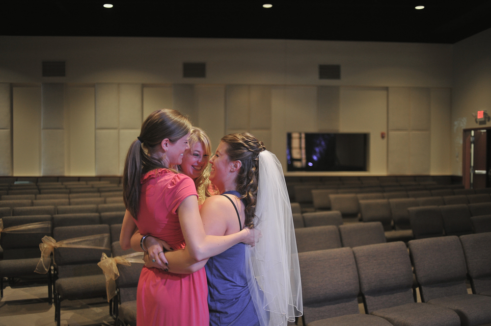 https://rockfordweddingphotographer.com/