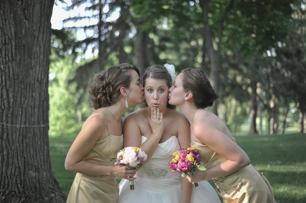https://rockfordweddingphotographer.com/