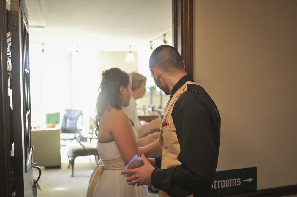 https://rockfordweddingphotographer.com/