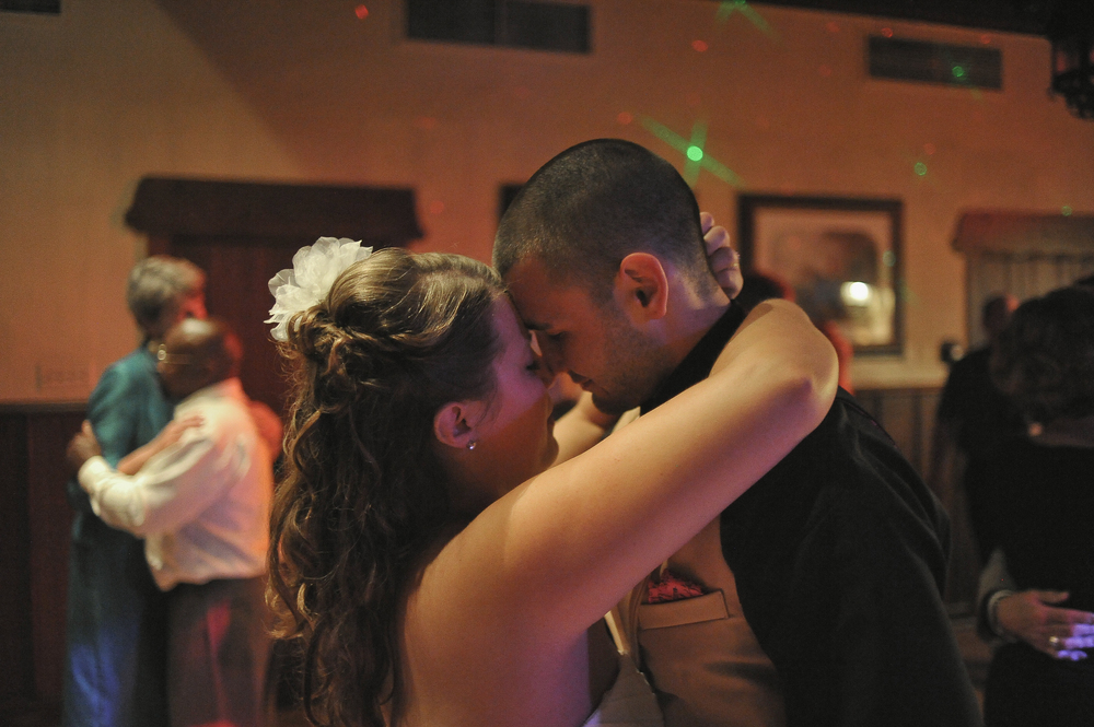 https://rockfordweddingphotographer.com/
