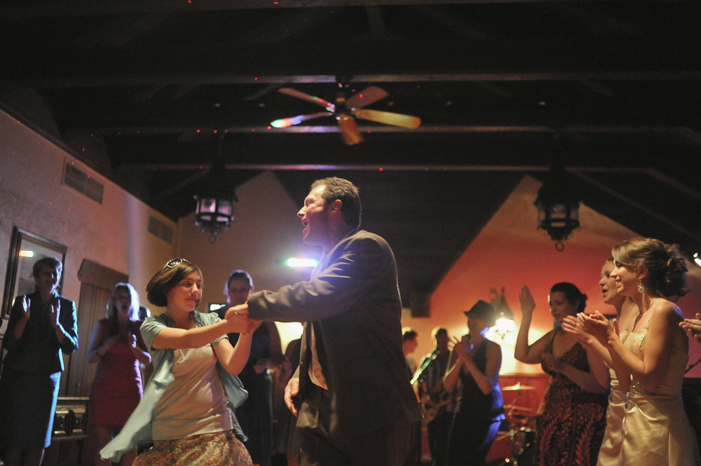 https://rockfordweddingphotographer.com/