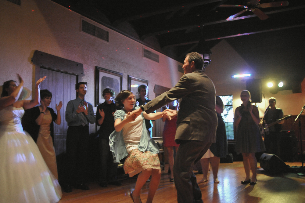 https://rockfordweddingphotographer.com/