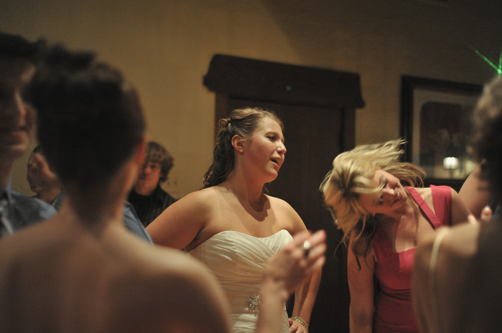 https://rockfordweddingphotographer.com/