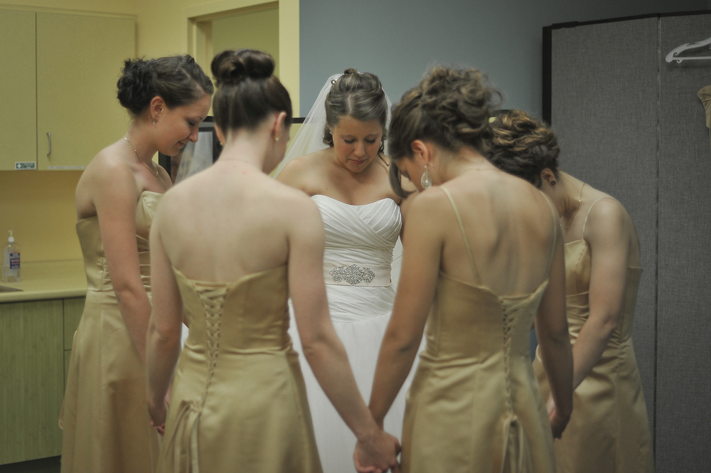 https://rockfordweddingphotographer.com/