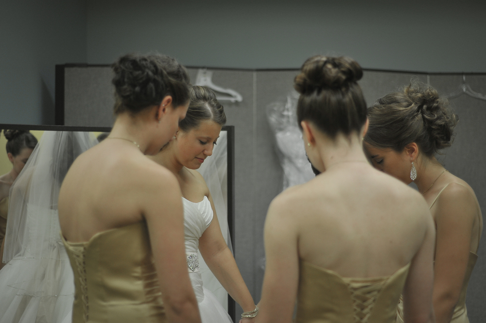 https://rockfordweddingphotographer.com/